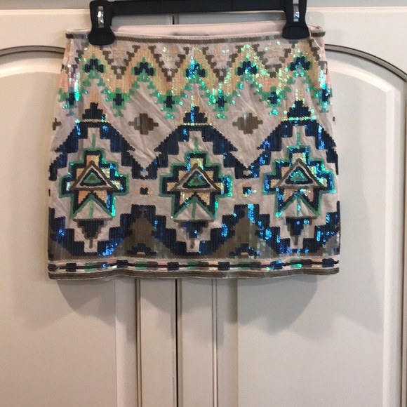 Shimmering Aztec design mini - Picture 2 of 2